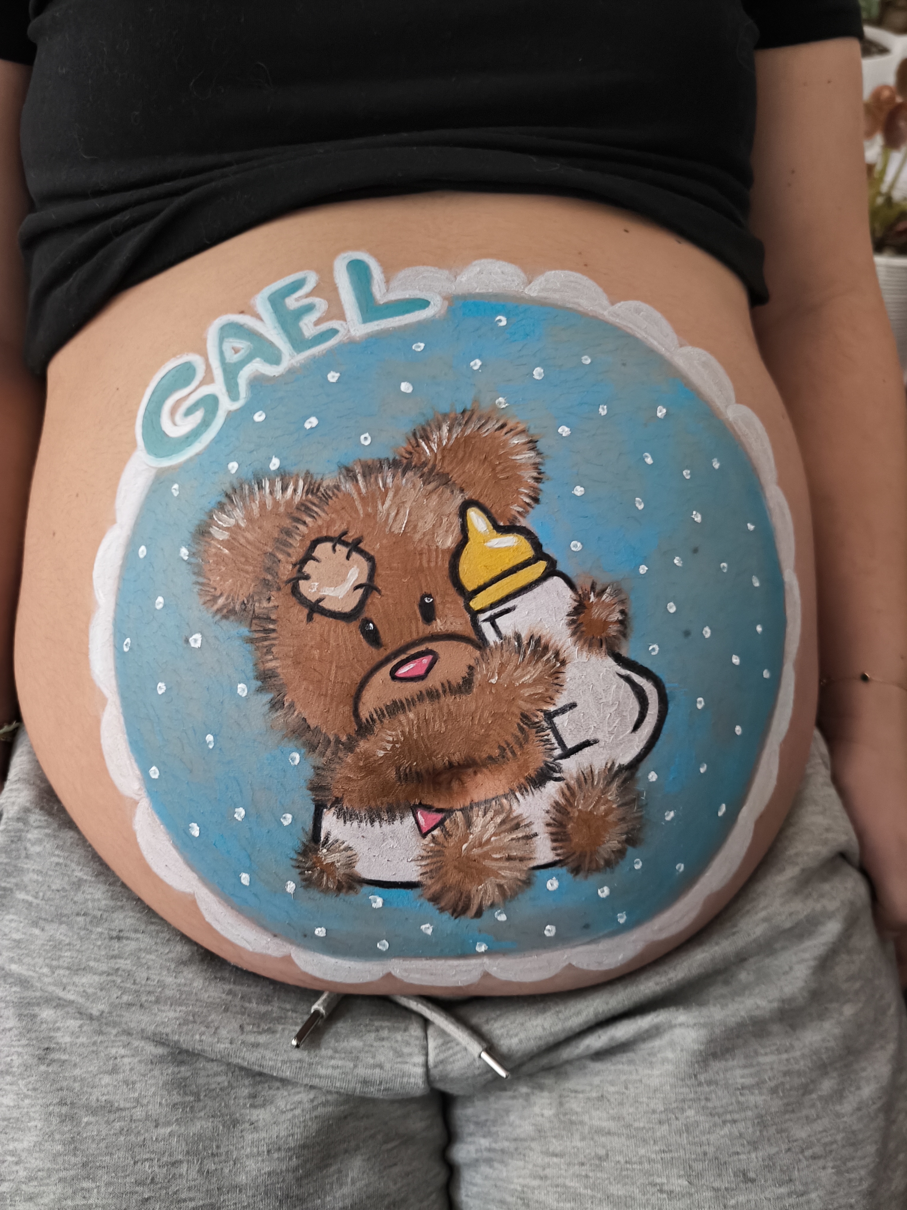 Body painting · Ilustración sobre embarazo — Después