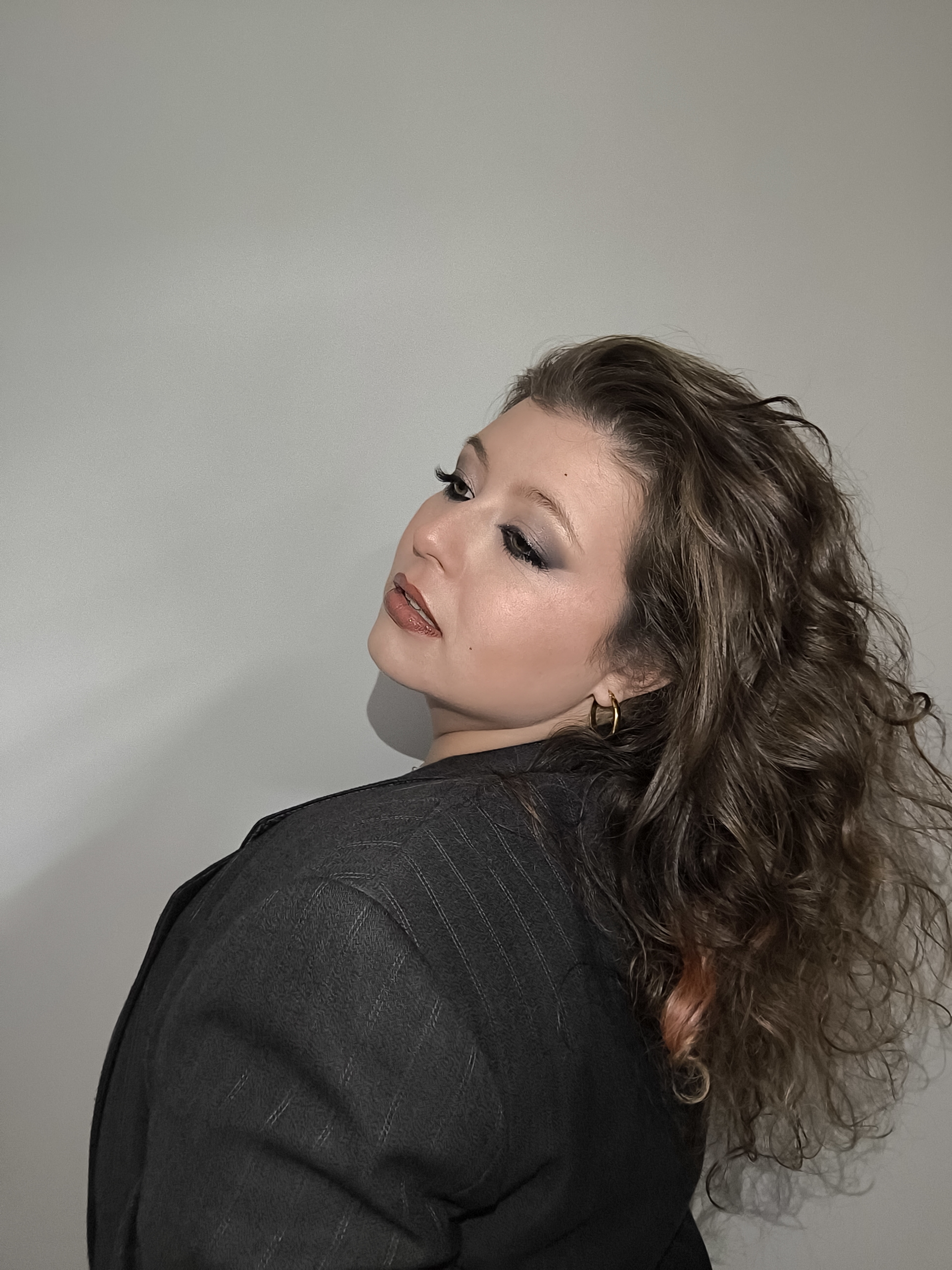 Perfil con piel luminosa y acabado natural